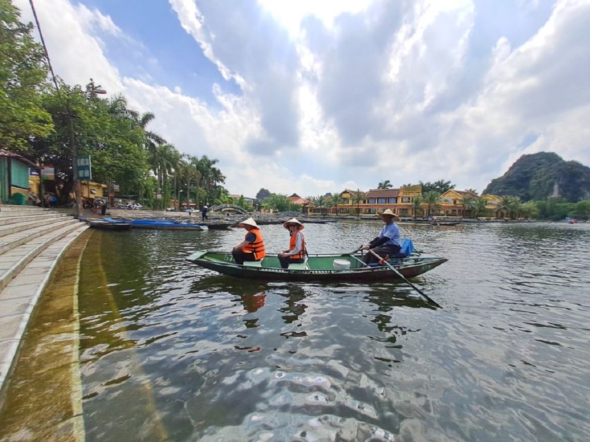 Hanoi: Ninh Binh, Hoa Lu, Tam Coc and Mua Cave Day Trip - Guides, Pace, and Group Experience