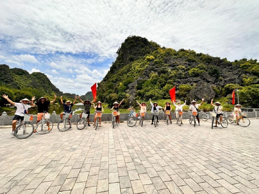 Hanoi: Ninh Binh, Hoa Lu, Tam Coc and Mua Cave Day Trip - Hoa Lu and the Temples of Two Kings