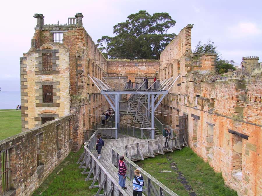 Hobart: Port Arthur & Tasman Park Full-Day Trip with Cruise - From Hobart to Richmond Bridge