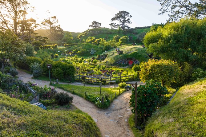 Hobbiton & Waitomo Caves Guided Day Trip from Auckland incl lunch - The early start through the Waikato