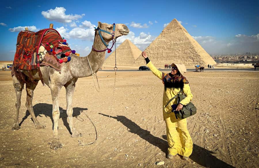 Hurghada Day Trip to Giza Pyramids, Sphinx, Museum and lunch - Two hours inside the Egyptian Museum
