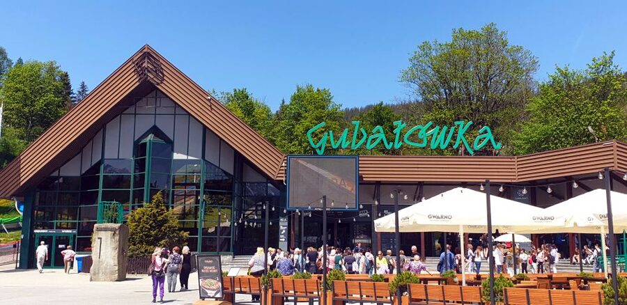 Krakow: Zakopane, Funicular, Cheese, and Highland Day Trip - Guides, group size, and the feel of the day