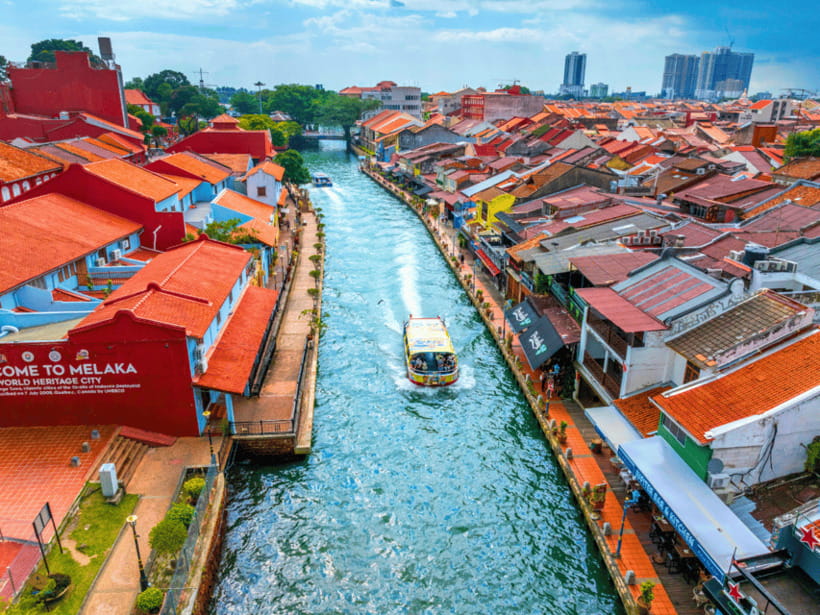 Kuala Lumpur: Malacca Day Trip with River Cruise and Lunch - Dutch Square and its maroon church