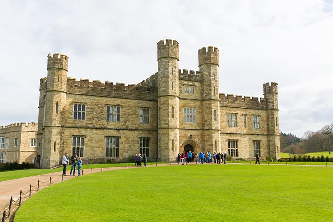 Leeds Castle, Cliffs of Dover and Canterbury Day Trip from London with Guided Cathedral Tour - Canterbury Cathedral and the Thomas Becket story
