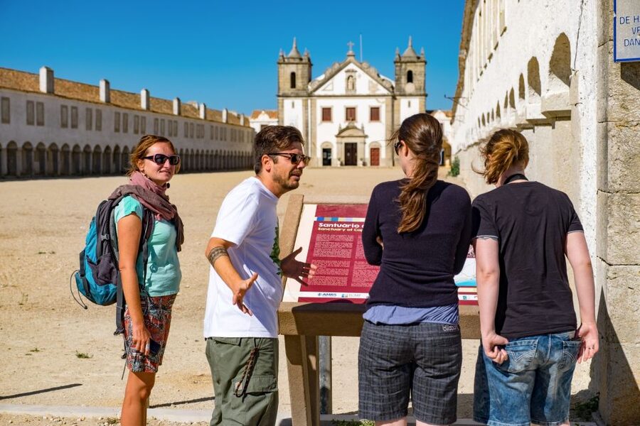 Lisbon: Arrábida Natural Park and Sesimbra Day Trip - Sesimbra, the Moorish castle, and lunch