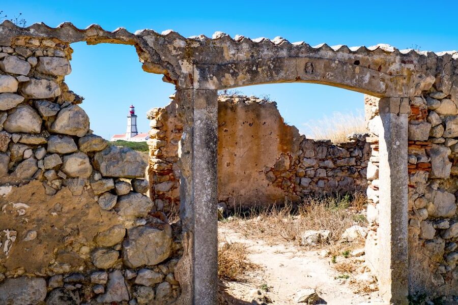 Lisbon: Arrábida Natural Park and Sesimbra Day Trip - The Arrábida beaches: choose sun, swimming, or more sightseeing