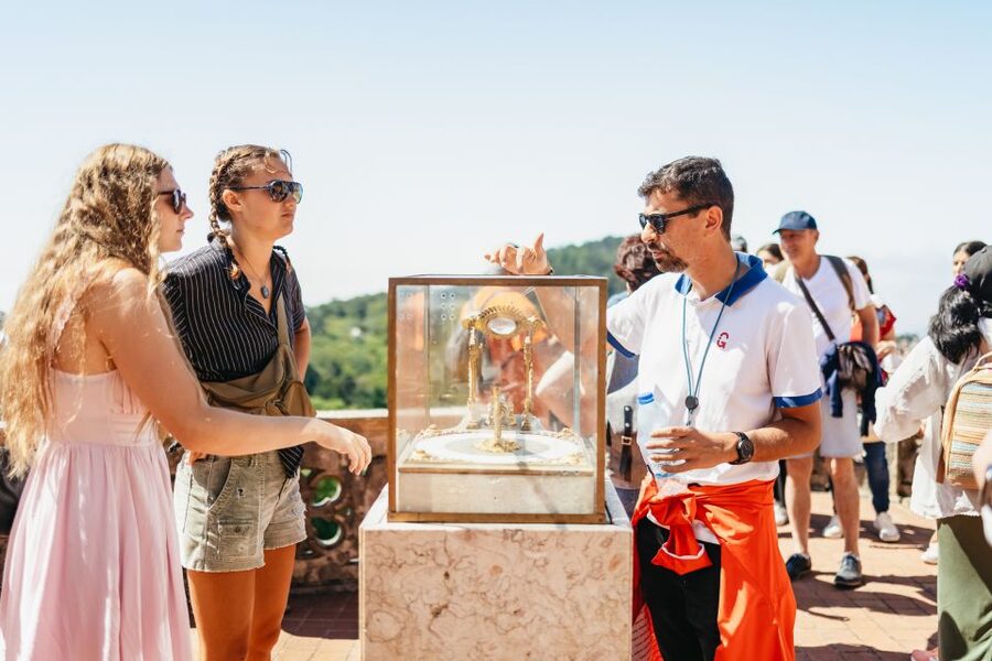 Lisbon: Pena Palace, Sintra, Cabo da Roca, & Cascais Daytrip - Who should book this experience?