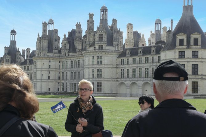 Loire Valley Castles Day Trip from Paris with Complementary Wine - Chenonceau: the most graceful stop of the day