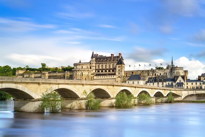 Loire Valley Wine and Castles Small-Group Day Trip from Paris - Chenonceau: the château over the river