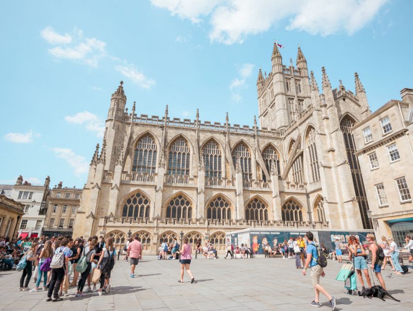 London: Stonehenge, Windsor, and Bath Day Trip by Bus - Guides, languages, and organization