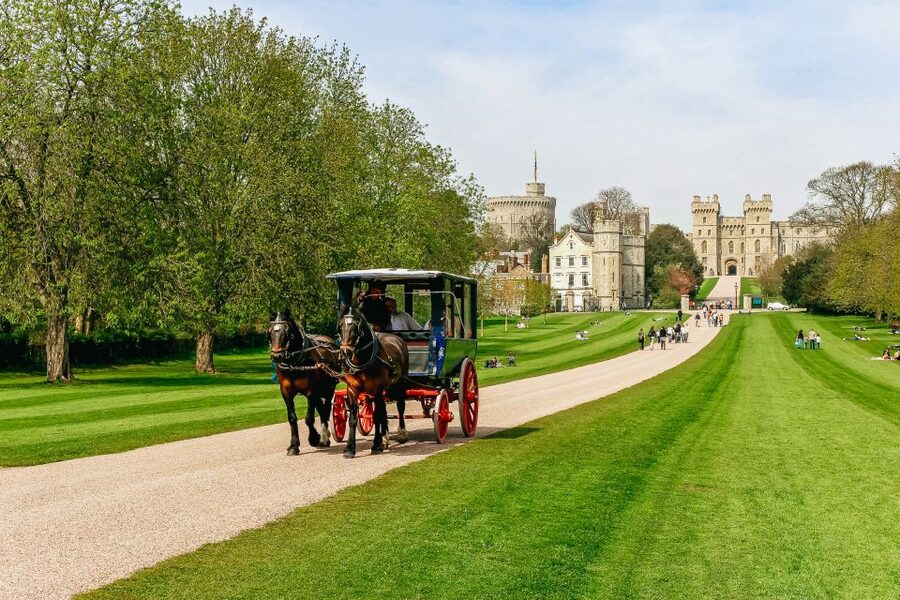 London: Windsor, Stonehenge, Bath, and Roman Baths Day Trip - Windsor Castle: royal rooms and a tiny palace