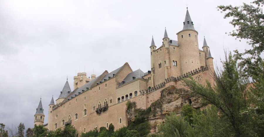 Madrid: Avila and Segovia Day Trip with Tickets to Monuments - Ávila’s walls and Romanesque Saint Vicente