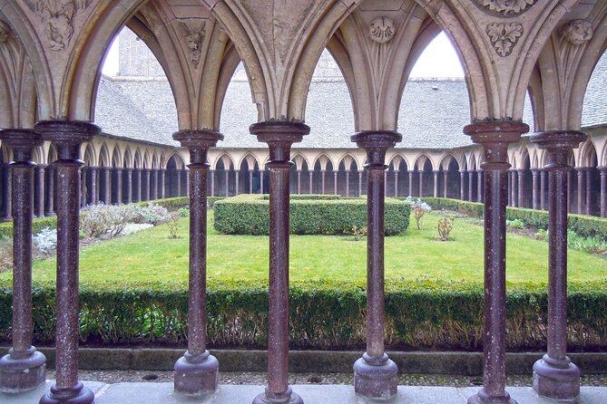 Mont Saint Michel Day Trip from Paris with English Speaking Guide - How the guides affect the day