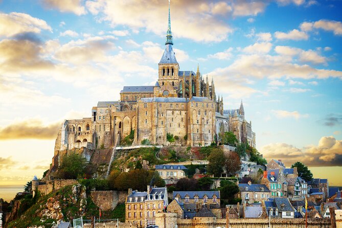Mont Saint Michel Day Trip from Paris with English Speaking Guide - Meeting in Paris and settling into the coach