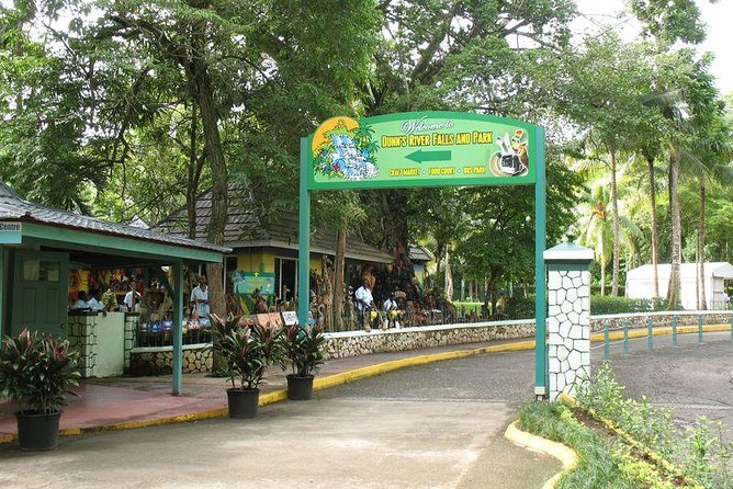 Montego Bay to Dunn's River Falls Half-Day Trip - Arriving at Dunn’s River Falls
