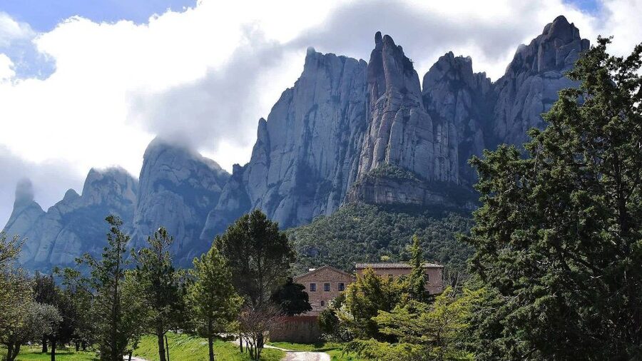 Montserrat & Cava Wineries Day Trip from Barcelona w/ Pickup - The guides can shape the whole day