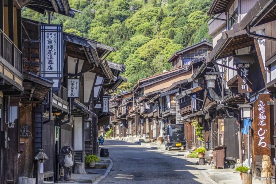 Nagano/Matsumoto: Matsumoto Castle and Narai-juku Day Trip - Nawate-dori, the cheerful stop before the castle
