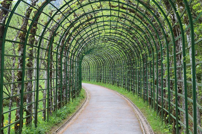 Neuschwanstein Castle and Linderhof Palace Day Trip from Munich - The guide can make or break a long day