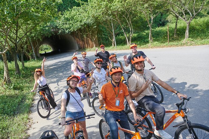 Ninh Binh Day Trip: Bai Dinh-Trang An-Mua Cave, Buffet, Boat, Bus - A Vietnamese buffet between the sights