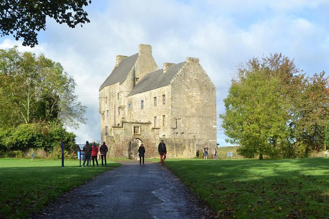 Outlander Film Locations Day Trip from Edinburgh - Falkland, the show’s Inverness