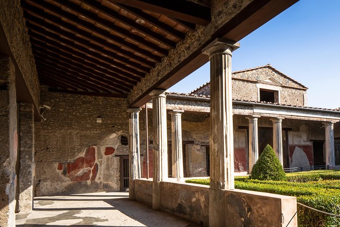 Pompeii & Mt.Vesuvius Day Tour from Naples with Pizza Lunch - Pompeii in two hours: what you actually see