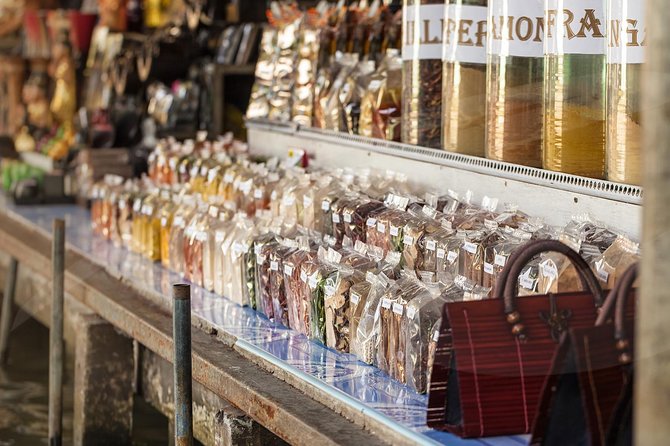 Private Tour: Floating Markets of Damnoen Saduak Cruise Day Trip from Bangkok - Guide quality can change the whole day
