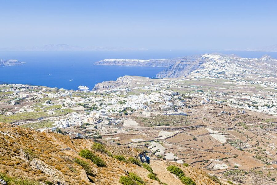 Santorini: Top Sights Day Trip, Wine Tasting, & Oia Sunset - Emporio and its medieval details