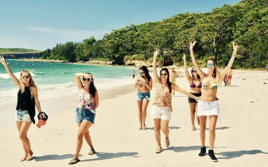 Sydney: Jervis Bay Day Trip with Dolphins, Roos & Beach Time - Huskisson gives you one hour for lunch
