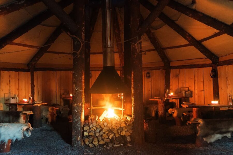 Tromsø: Reindeer Sled, Dinner, and Chance of Northern Lights - A three-course Sami meal in the gamme