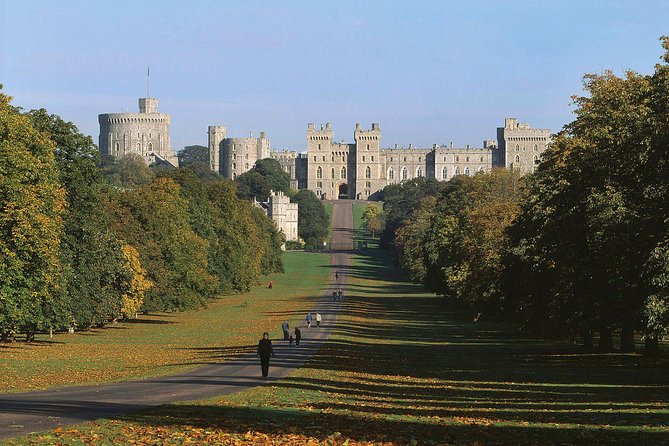 Windsor, Stonehenge and Bath Day Trip from London Spanish - Your guide can make or break the road time
