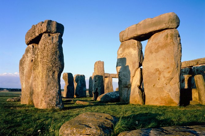 Windsor, Stonehenge and Bath Day Trip from London Spanish - Coach comfort helps, but pack with care
