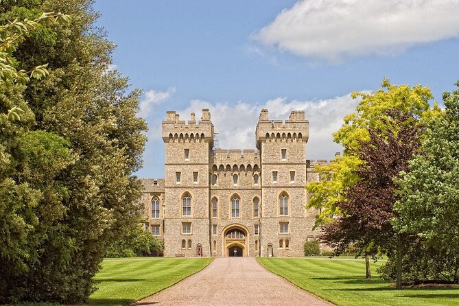 Windsor, Stonehenge and Bath Day Trip from London Spanish - Windsor Castle gives you royal England in a hurry