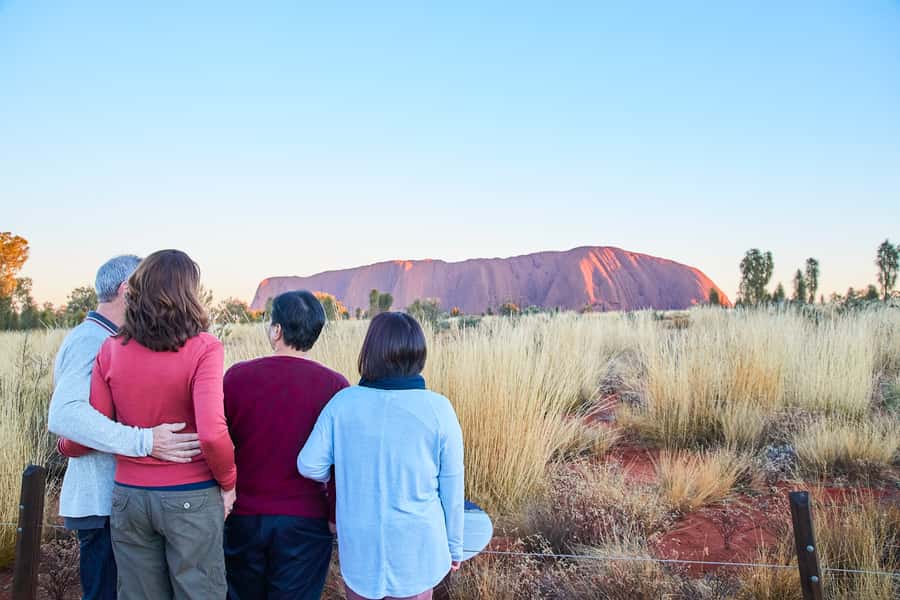 Yulara: Uluru Sunrise and Kata Tjuta Day Trip by Bus - How the five-hour schedule works for your day