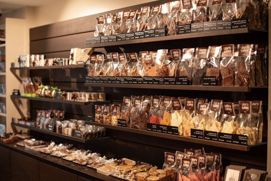 Zurich: Appenzell Day Trip with Farm Visit & Cheese Tasting - Chocolate with a small-scale maker