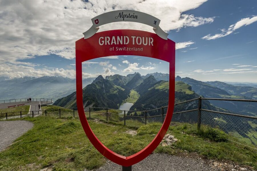 Zurich: Appenzell Day Trip with Farm Visit & Cheese Tasting - Walking through Appenzell’s painted streets